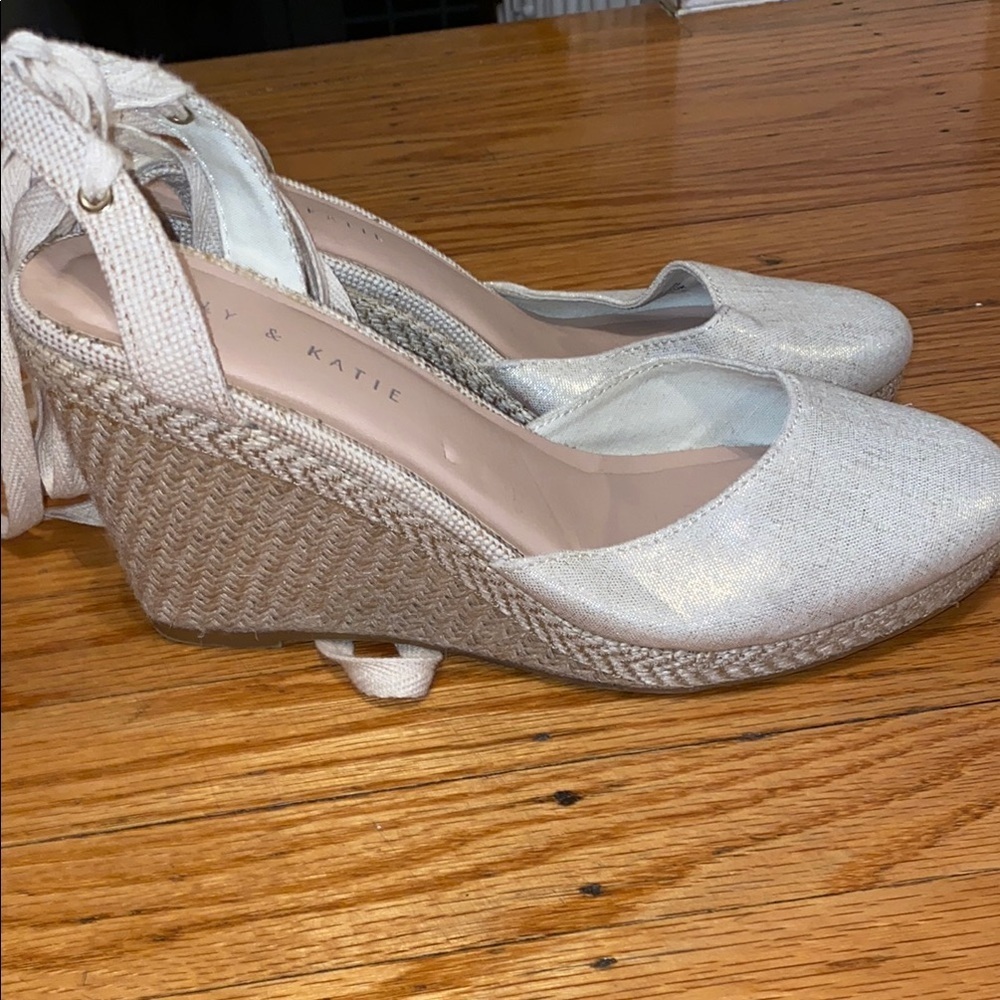Kelly & Katie Cream Wedge Espadrilles size 8.5